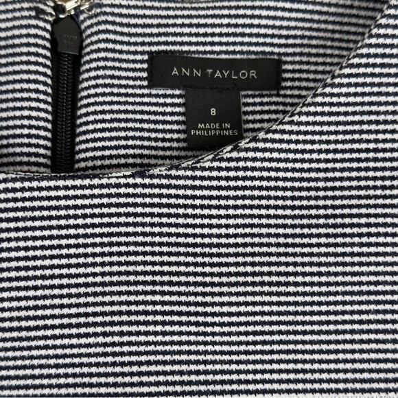 Ann Taylor Structured Black & White Back Zip Blouse - Size M - EUC - Picture 7 of 9